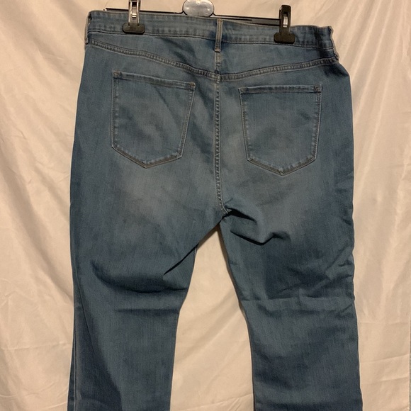 Jeans - Picture 2 of 3